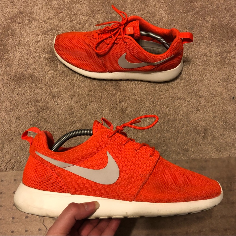 Nike Roshe Run Total Orange Crimson Mens Size 9.5